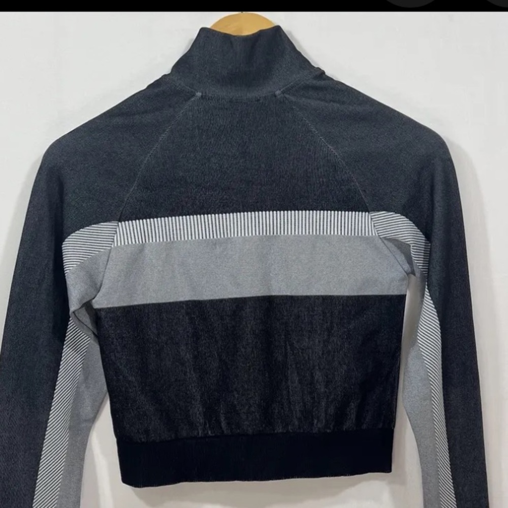 Fabletics Cropped Seamless Jacket - Picture 3 of 4